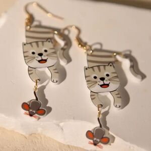 Cat catching mouse summer whimsical novelty fun dangle earrings